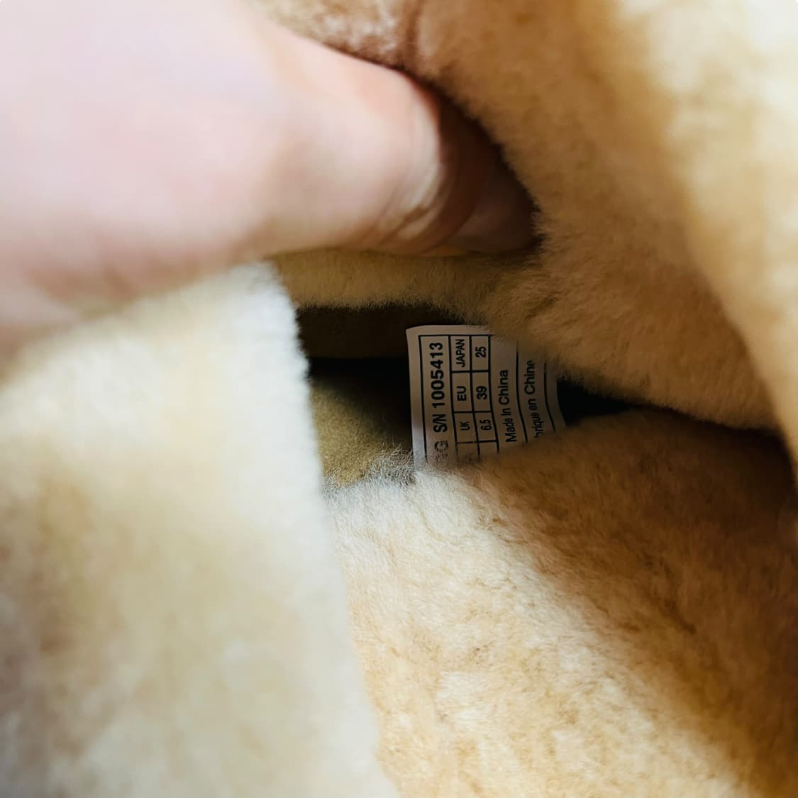 UGG Suede Chestnut Sheepskin Boots 상품이미지9