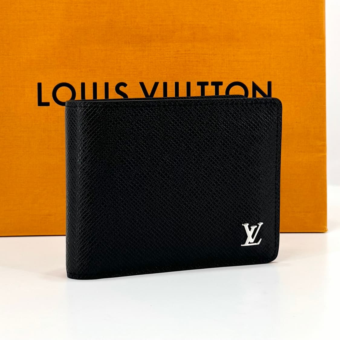 루이비통 LV 로고 타이가 반지갑 블랙 (M30295) 상품이미지2