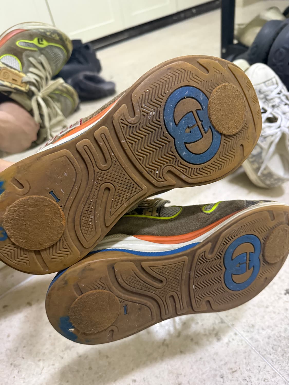 구찌 울트라페이스 프린트 스니커즈 상품이미지5