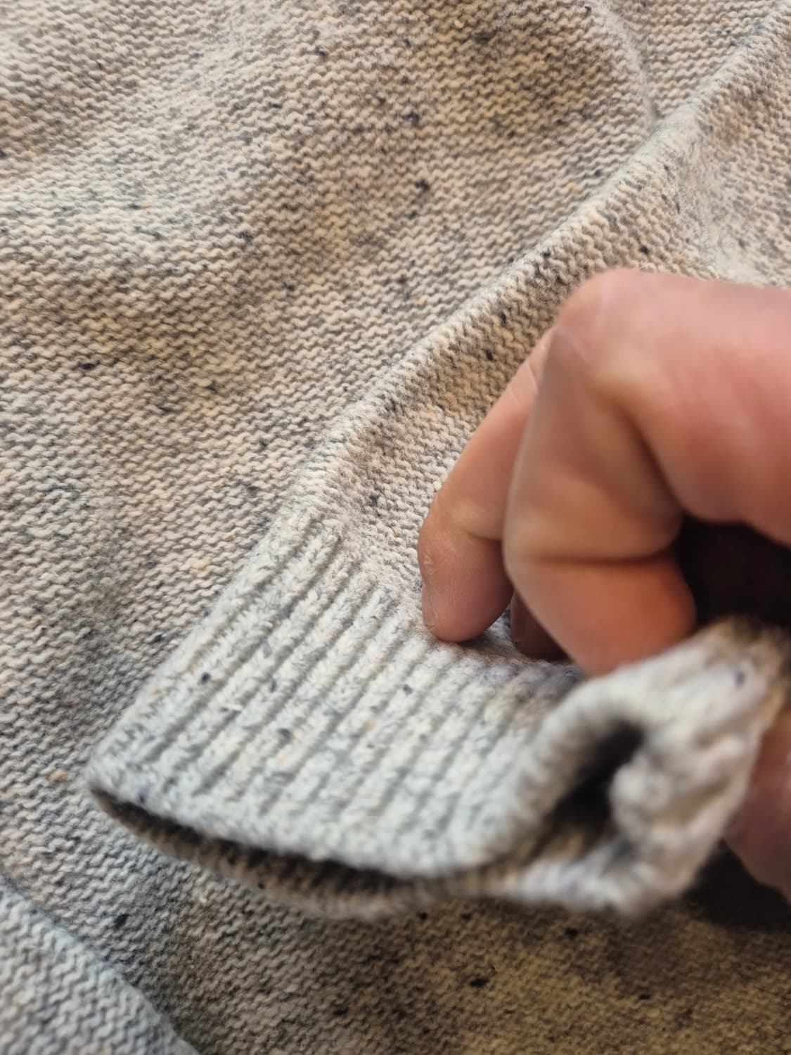 GGIO II 지그재그 모던 반버튼 니트 100 상품이미지4