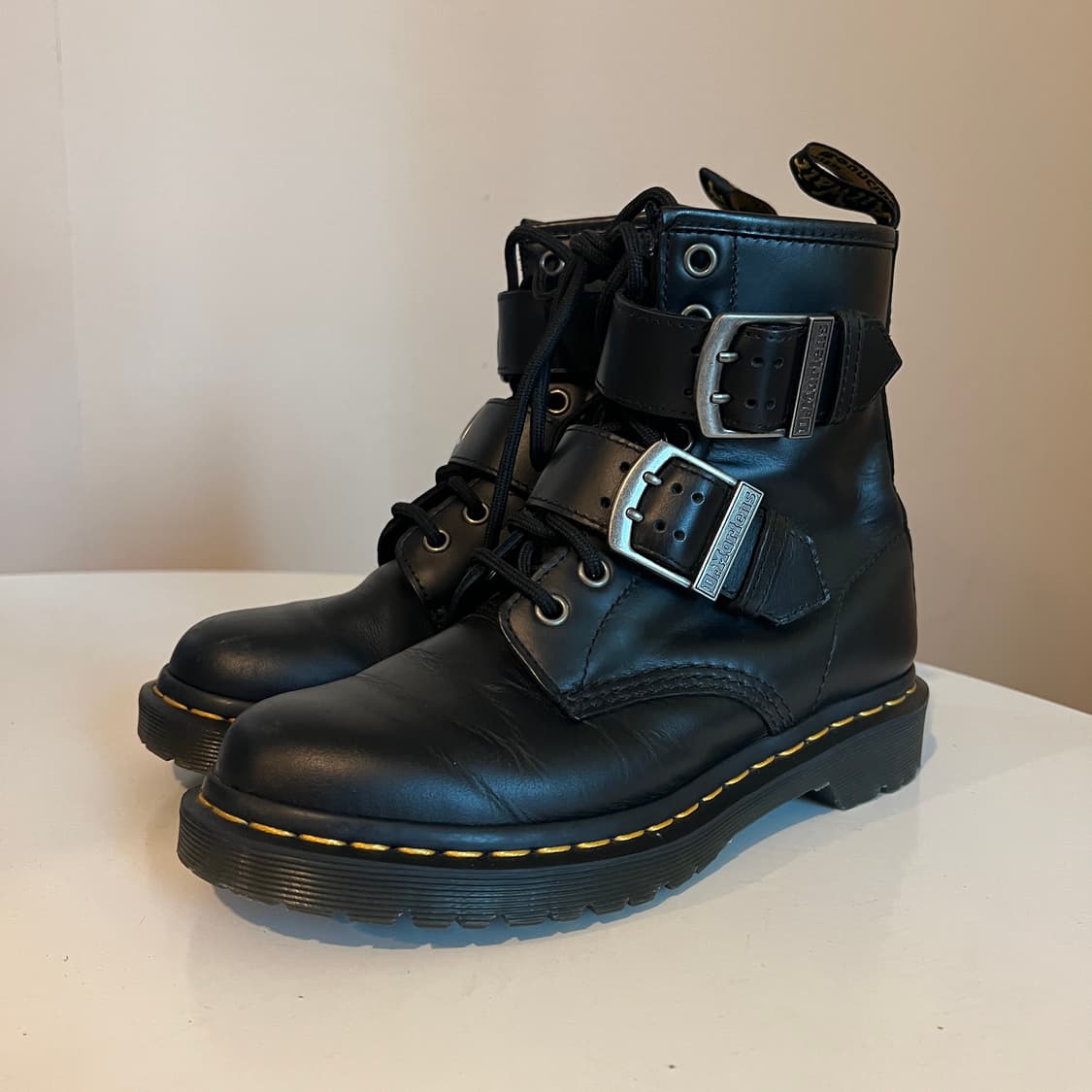 닥터마틴 1460 8홀 클래식 풀업 버클 부츠 상품이미지1
