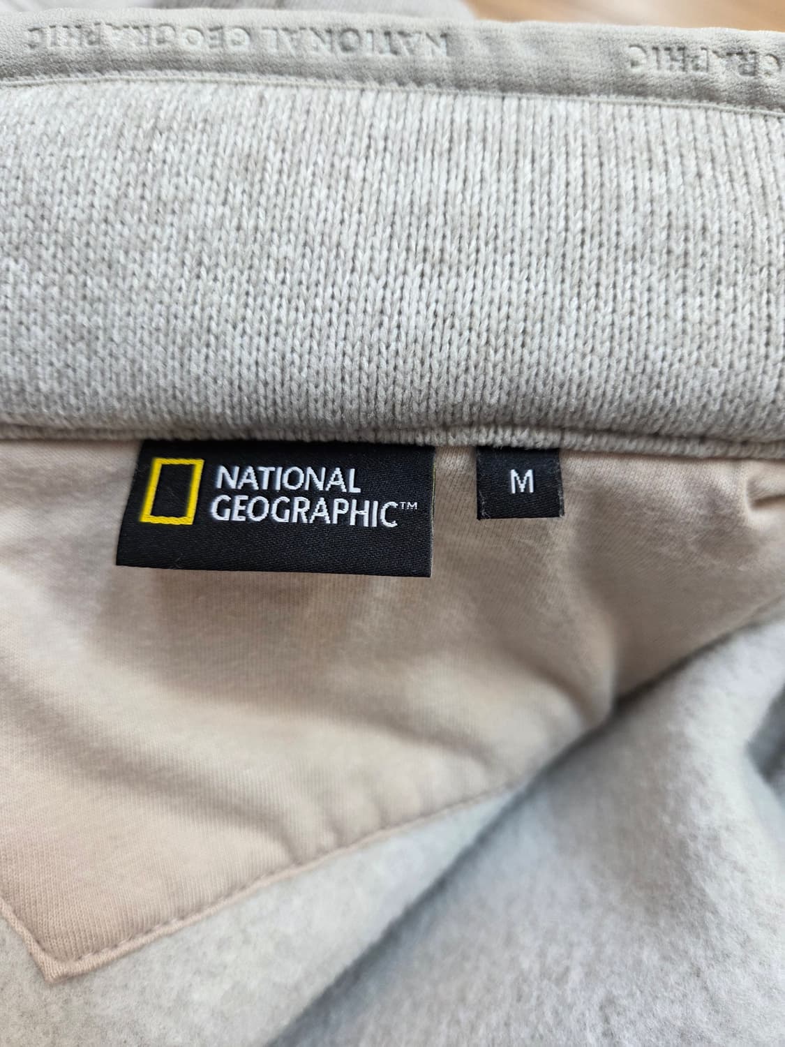 아이보리 색상 내셔널지오그래픽 플리스 자켓 M사이즈입니다. 넥라인까지 올 상품이미지3