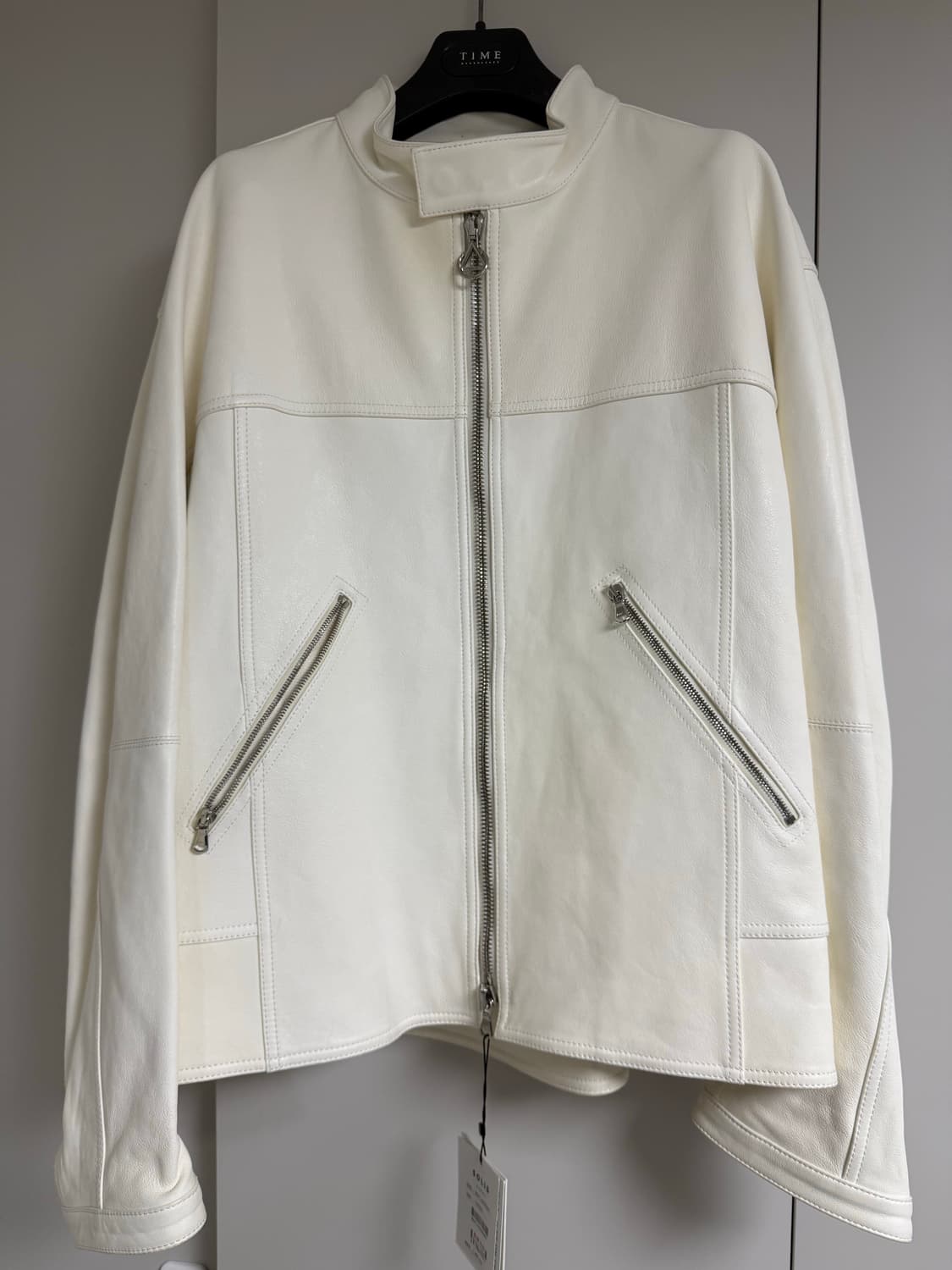 솔리드 화이트 래더 자켓 52 105 오버핏 상품이미지1