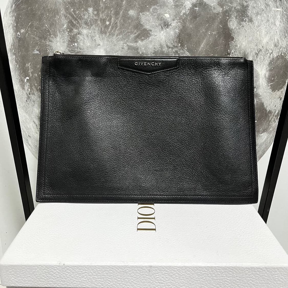 정품 34x24) 지방시 블랙레더 안티고나 클러치 상품이미지1