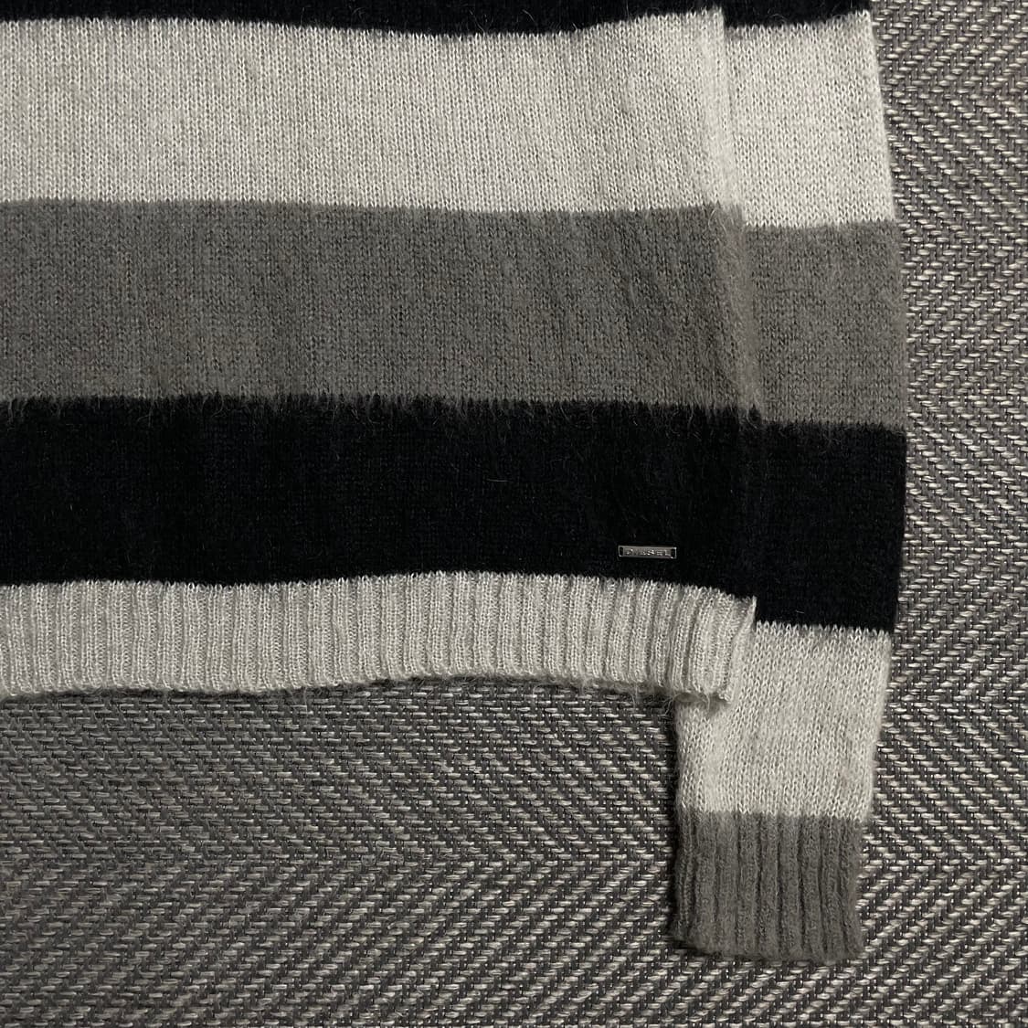 DIESEL 디젤 뱃지로고 스트라이프 모헤어 스웨터 니트y 5377 상품이미지2