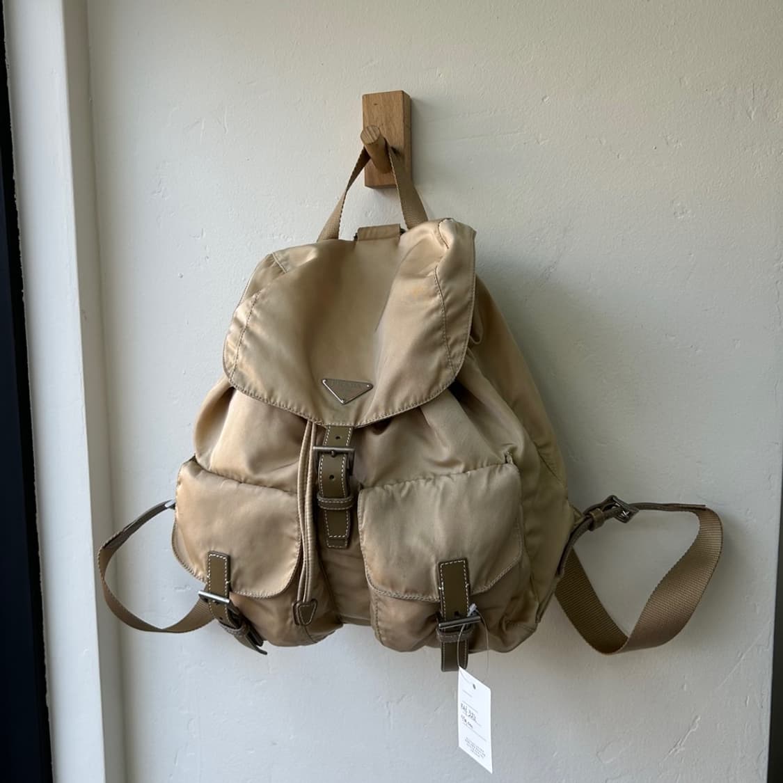 16267 - 프라다 나일론 베이지 백팩 상품이미지1