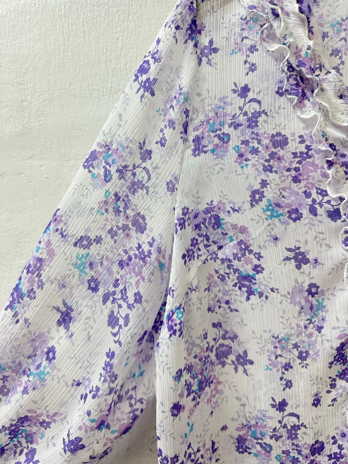 택있는새상품 일본빈티지 라벤더 플라워 쉬폰 러플 셔링 핀턱 프릴 블라우스 상품이미지3