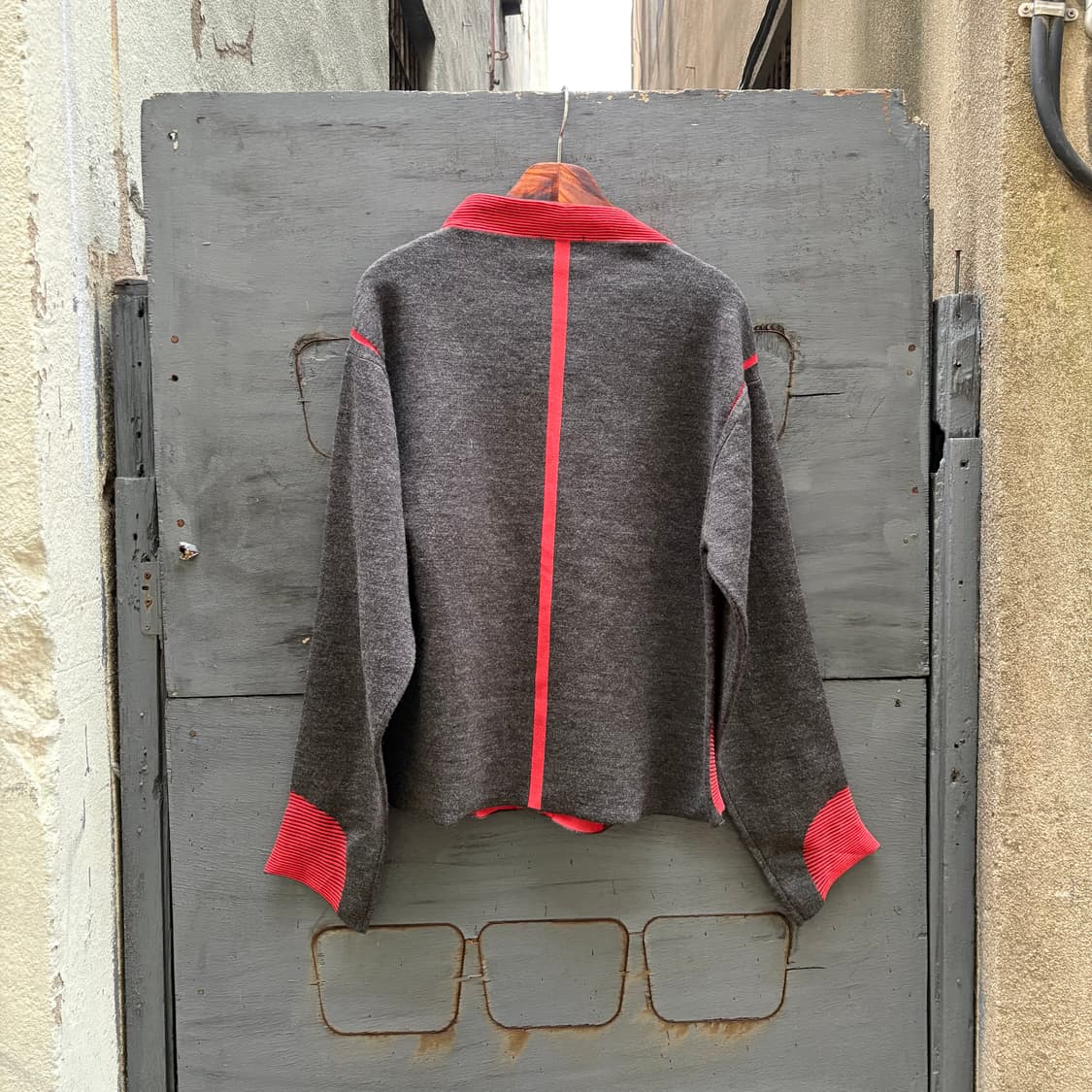 히로코 코시노 트렁크 레드 스트라이프 그레이 니트 집업 상품이미지5