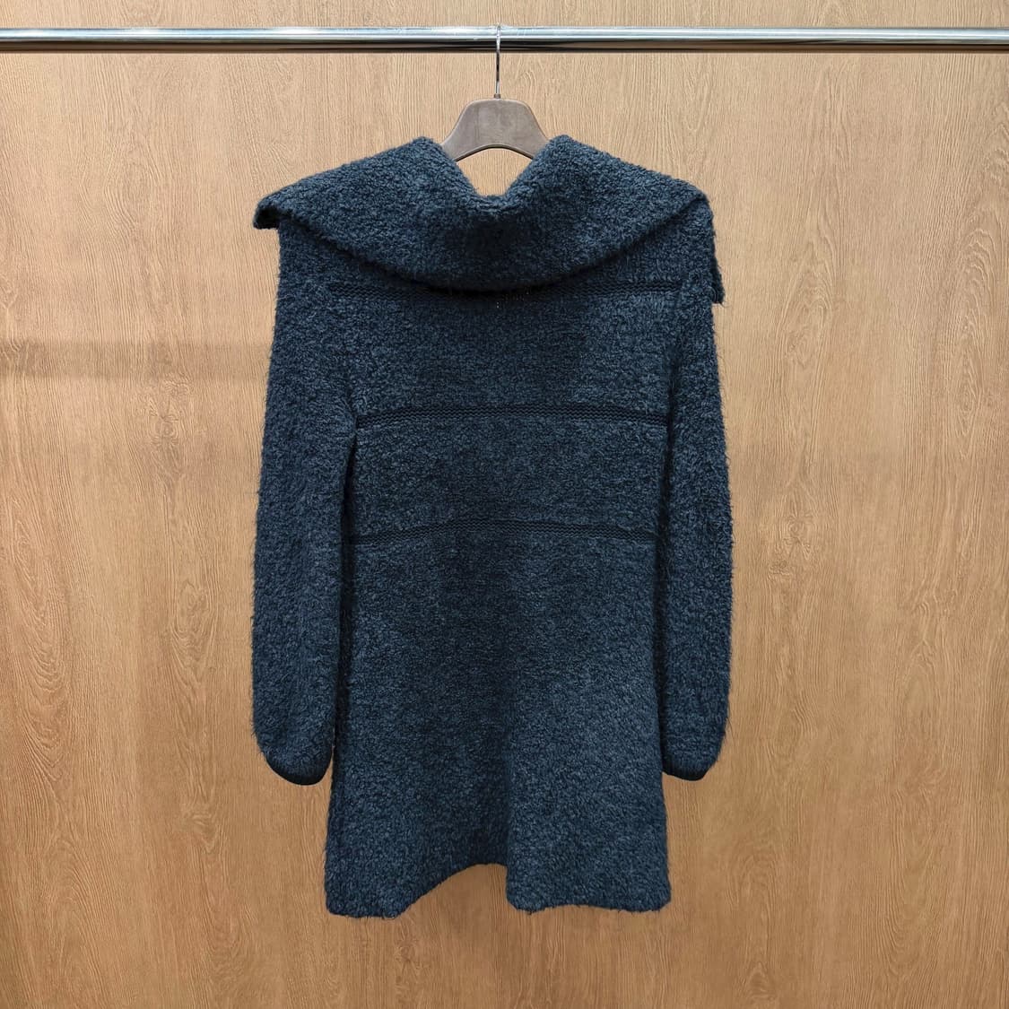 막스앤코 니트 코트 부클 텍스처 토글 스트랩 디테일 레귤러핏 차콜 상품이미지3