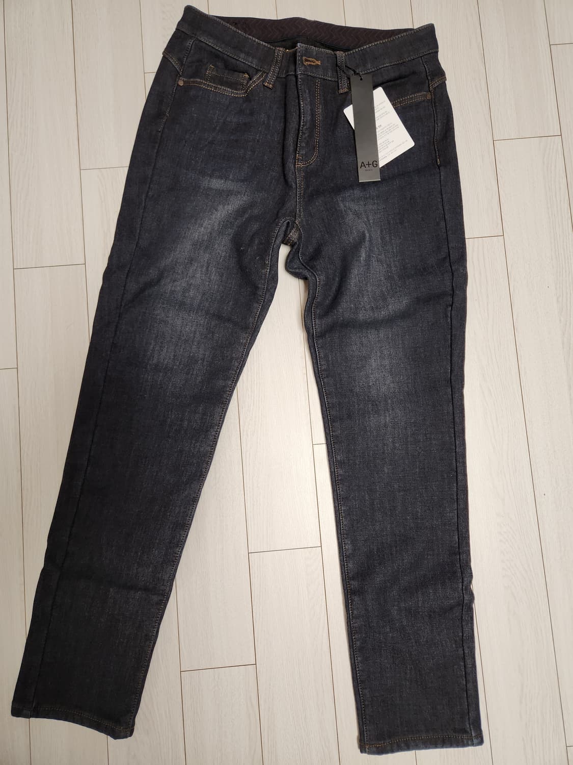 A+G 기모 데님 청바지 사이즈29

허리 약37~38cm
총장 약94~ 상품이미지1