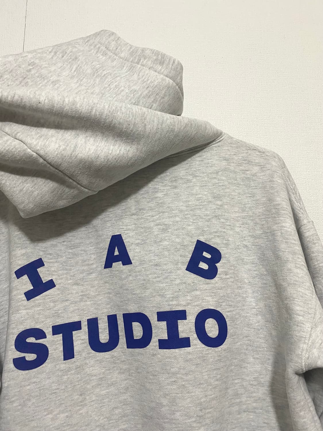 IAB STUDIO 그레이 색상 후드티 상품이미지7