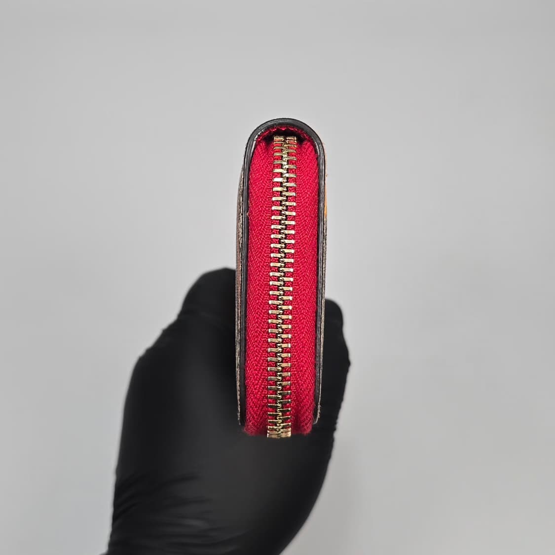 구찌 GG 슈프림 티안 지퍼 어라운드 카드 케이스 상품이미지4