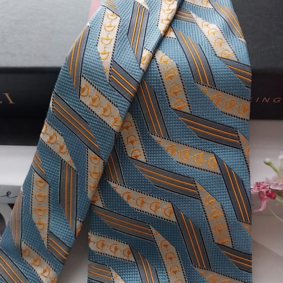 구찌 실크 블루 홀스빗 자카드 넥타이 9.6cm A+등급 K1478
 상품이미지4