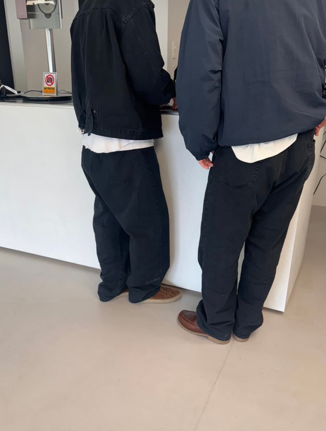 에브리원 x 아프레쎄 Baggy Denim Pants (BLACK) 상품이미지5