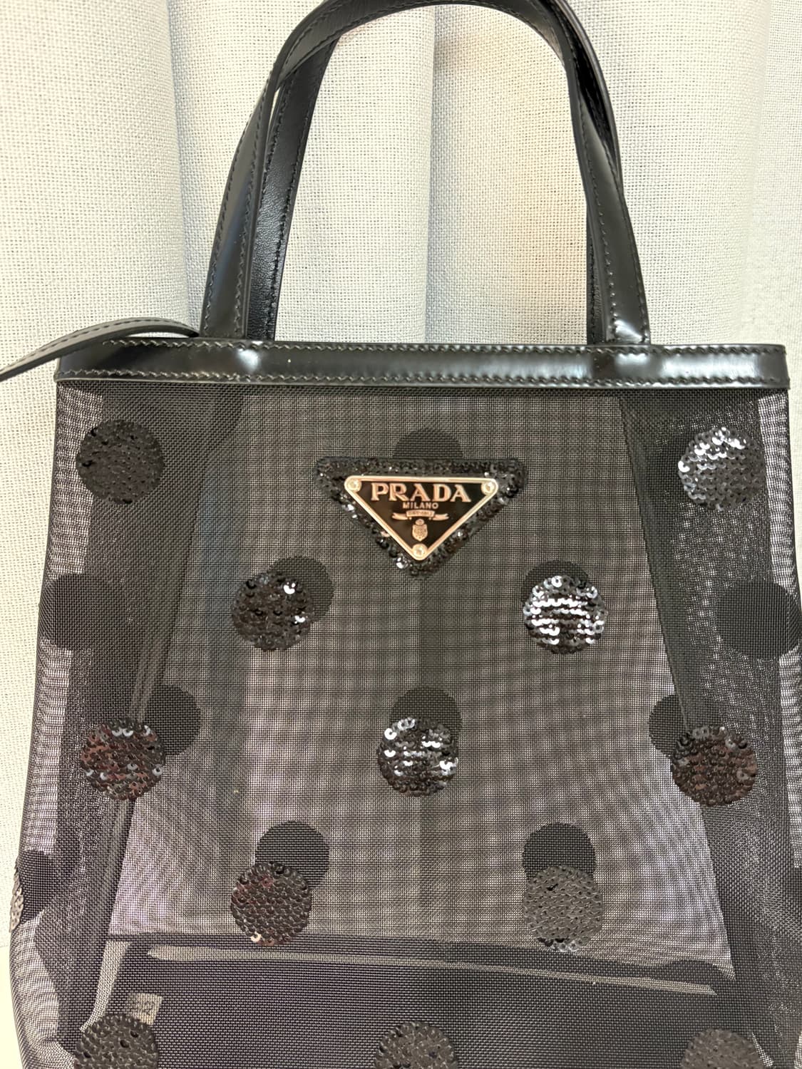 프라다 스몰 폴카 닷 메쉬 토트백 블랙 상품이미지3