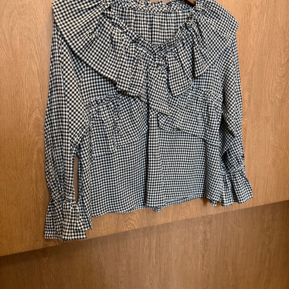 빈티지 브이넥 깅엄 체크 블라우스 세일러 프릴 카라 디테일 루즈핏 화이트 상품이미지4