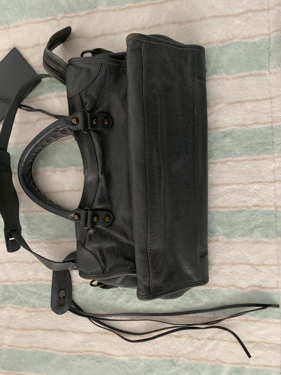 발렌시아가 모터백 시티백 다크그레이 미듐 상품이미지7