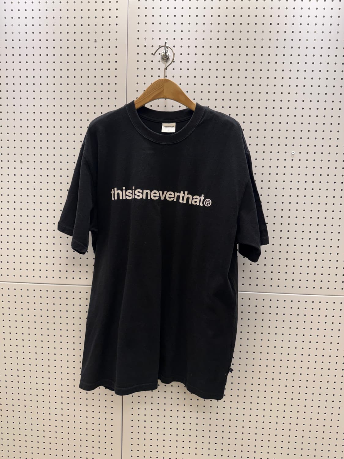 디스이즈네버댓 로고 블랙 반팔티 U1664 상품이미지2