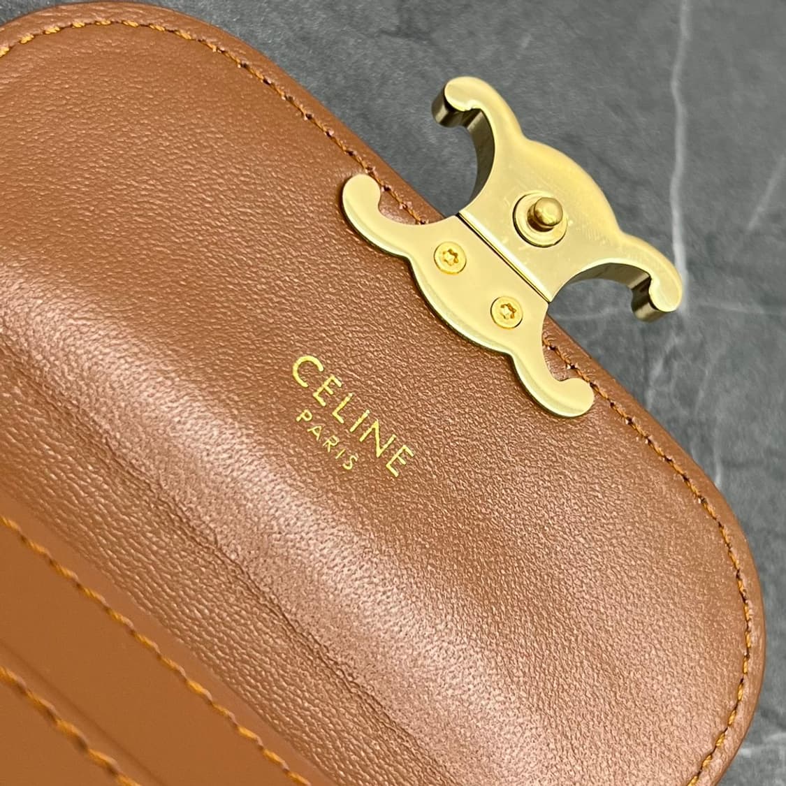 플랩 트리옹프 카드 지갑 - 샤이니 카프스킨(브론즈)
 상품이미지7