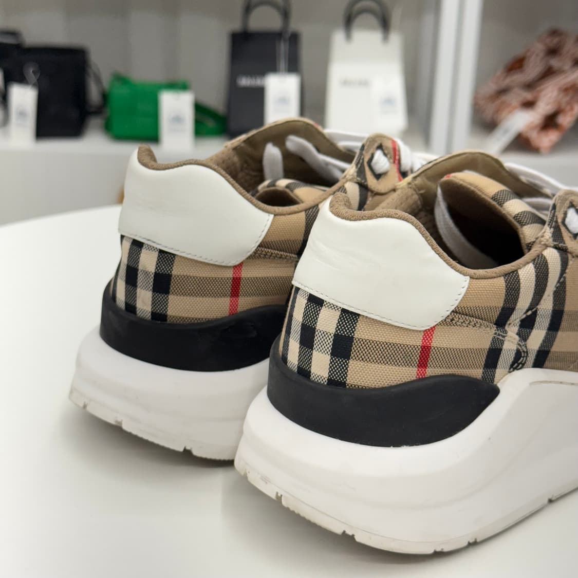 [42] 버버리 체크 레지스 스니커즈 상품이미지7
