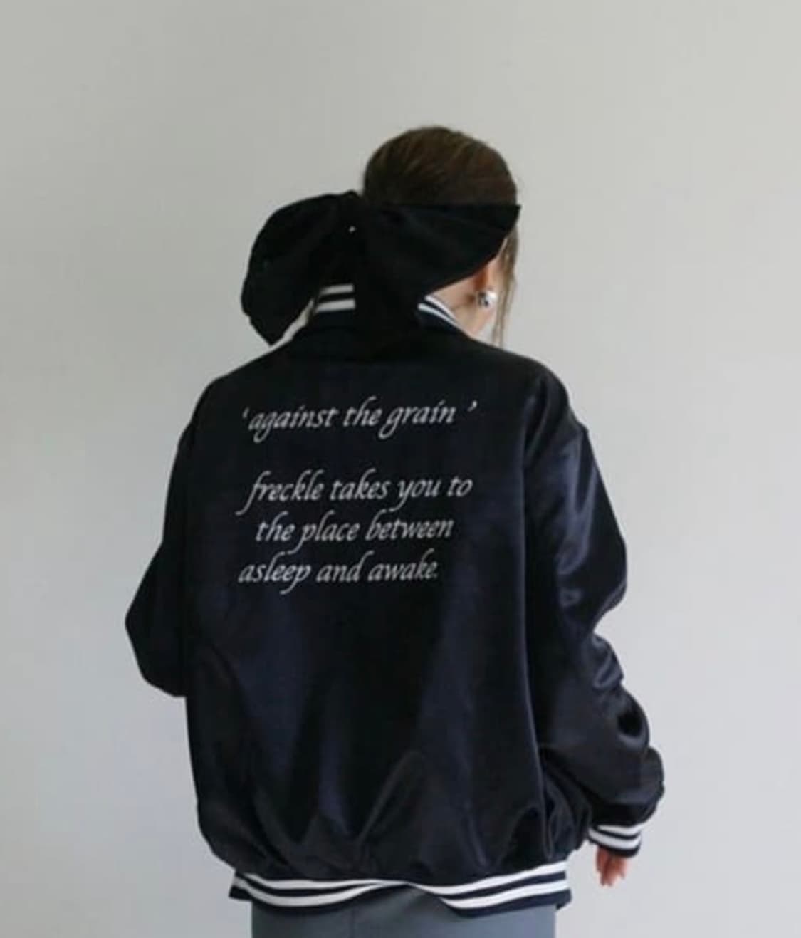 프레클 새틴 바시티 자켓 - 네이비 상품이미지2