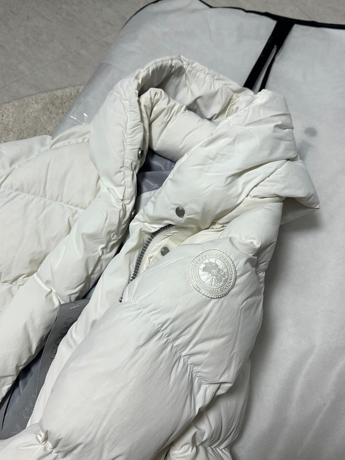 화이트 색상 캐나다구스 멀로우 여성 패딩 XS 상품이미지2