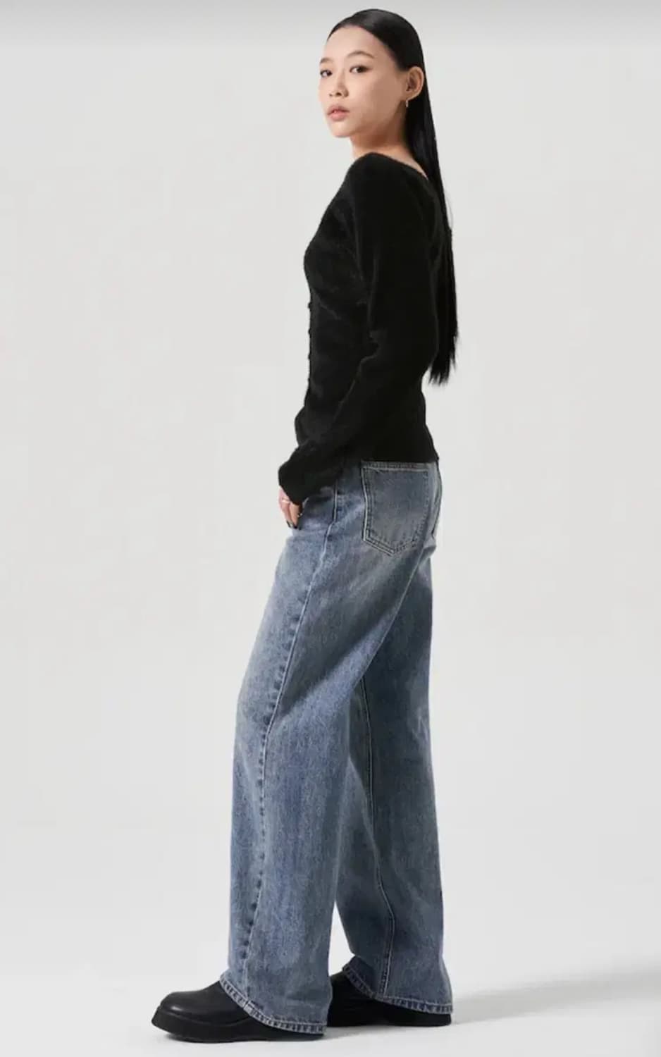 에잇세컨즈 브이넥 퍼 카디건 블랙 상품이미지3