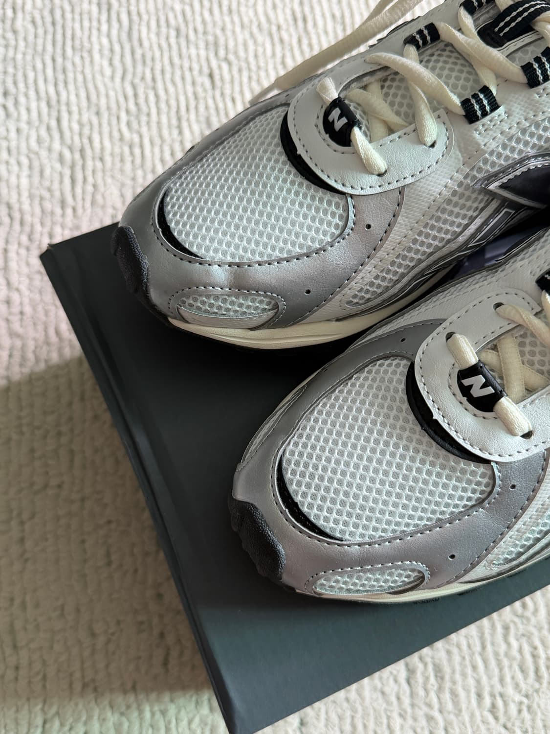 (새상품급) 뉴발란스 240L U204LSWD 상품이미지4