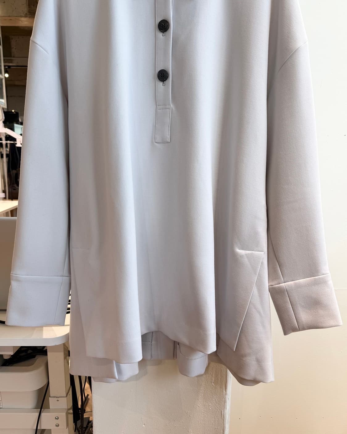 엔폴드 그레이 하프버튼 오버 카라넥 셔츠  상품이미지6