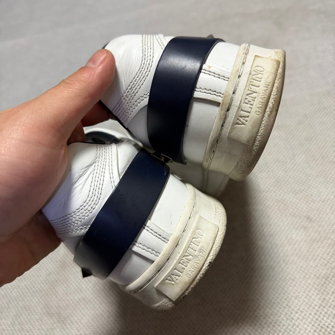발렌티노 V로고 레더 스니커즈 상품이미지7