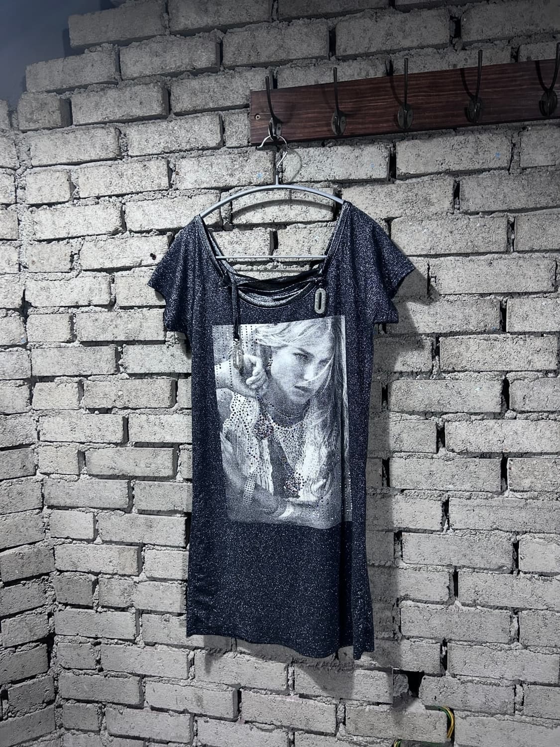 Glitter Graphic Rhinestone Top 상품이미지3