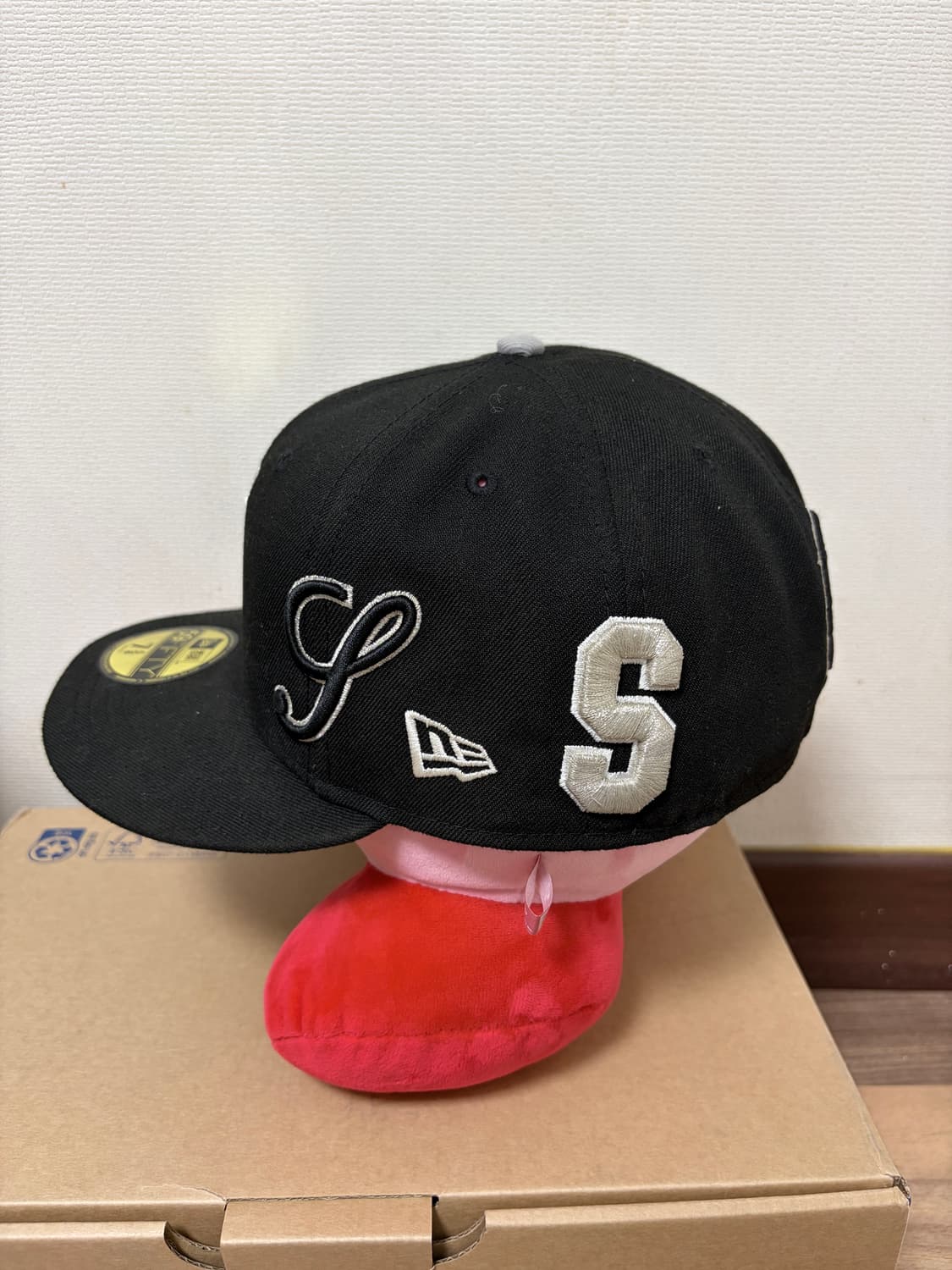 슈프림 멀티 S 로고 뉴에라 블랙 - 25SS (60.6) 상품이미지2