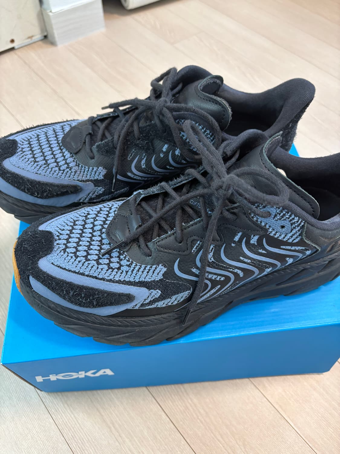 호카오네오네 클리프톤 285 상품이미지2