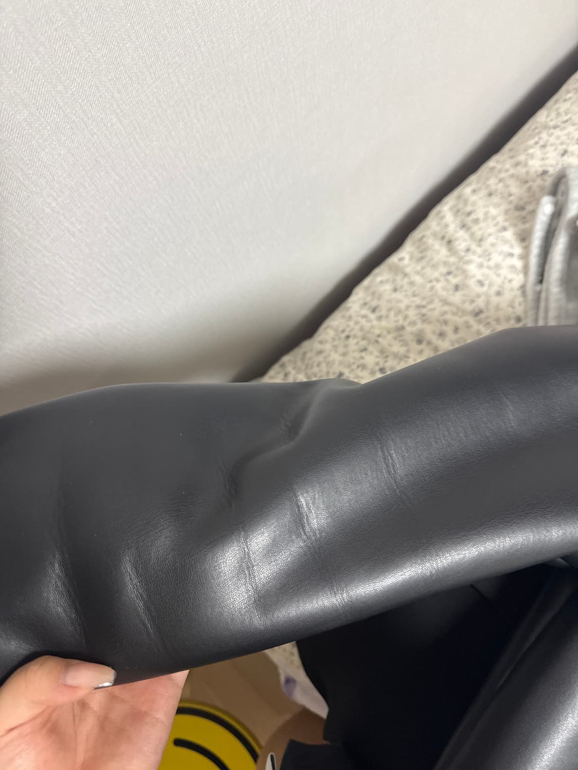 오블리크 오버핏 레더 무스탕 자켓 [BLACK] 상품이미지3