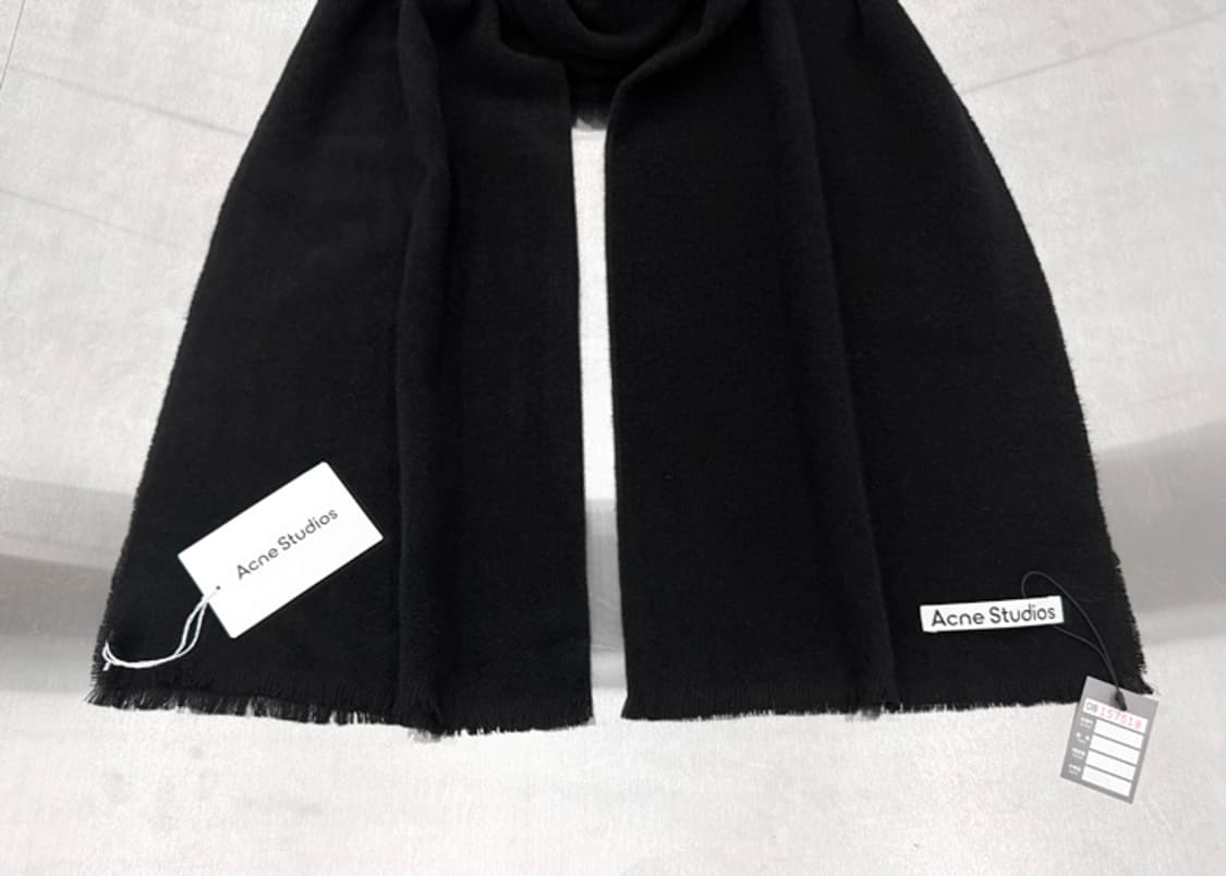 아크네 울 머플러 새상품 상품이미지2