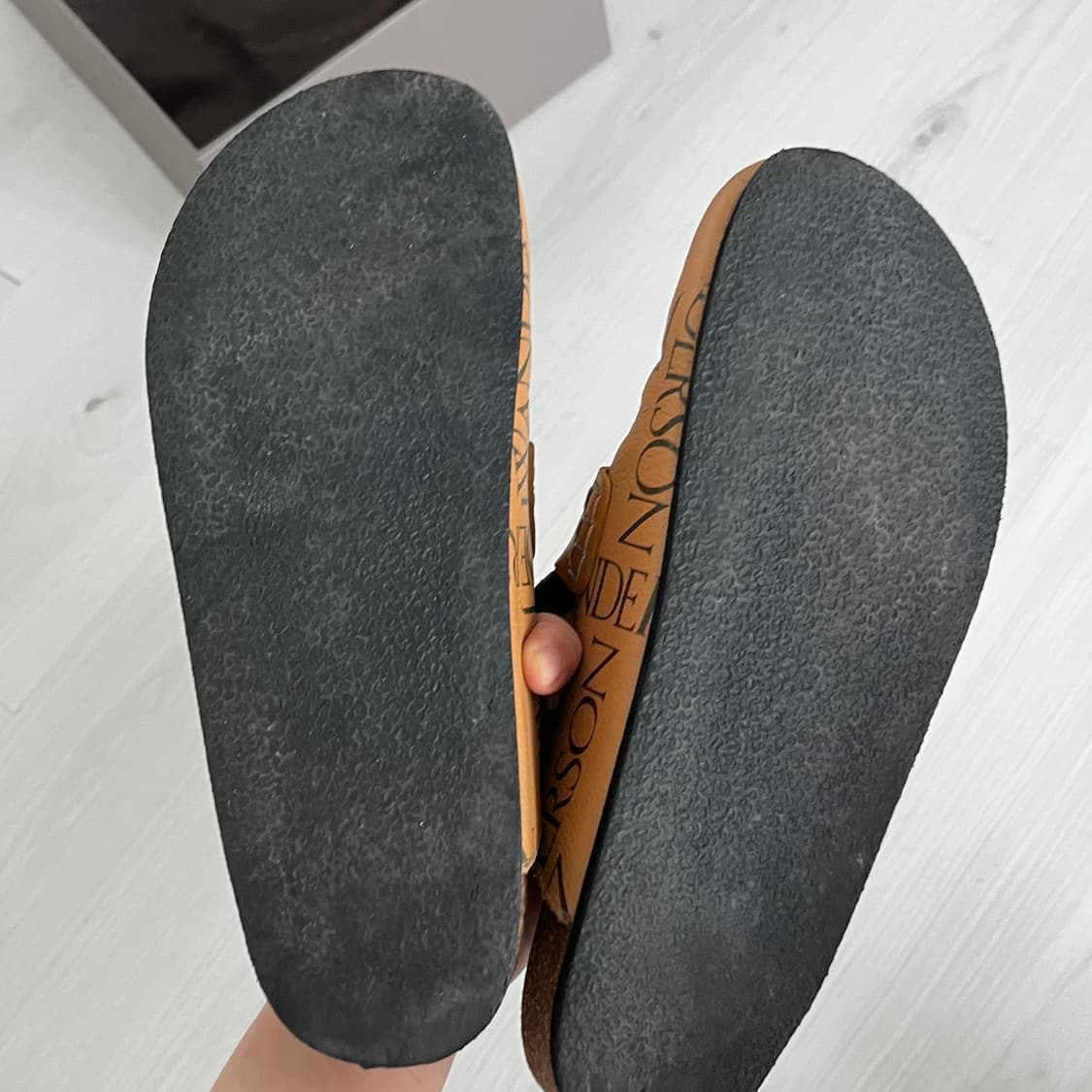 JW ANDERSON 뮬 상품이미지2