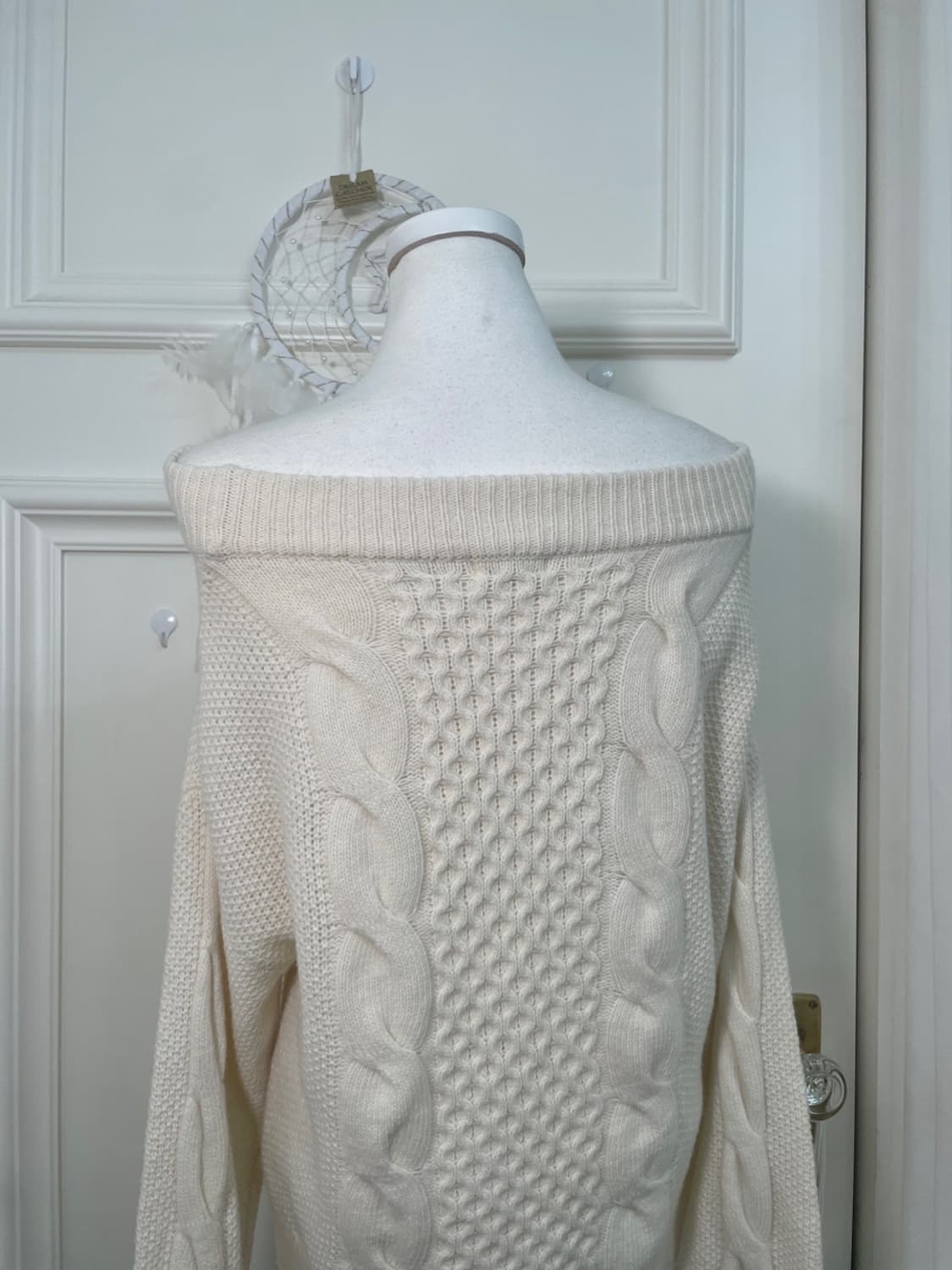 ivory off-shoulder wool pompom sweater 상품이미지4