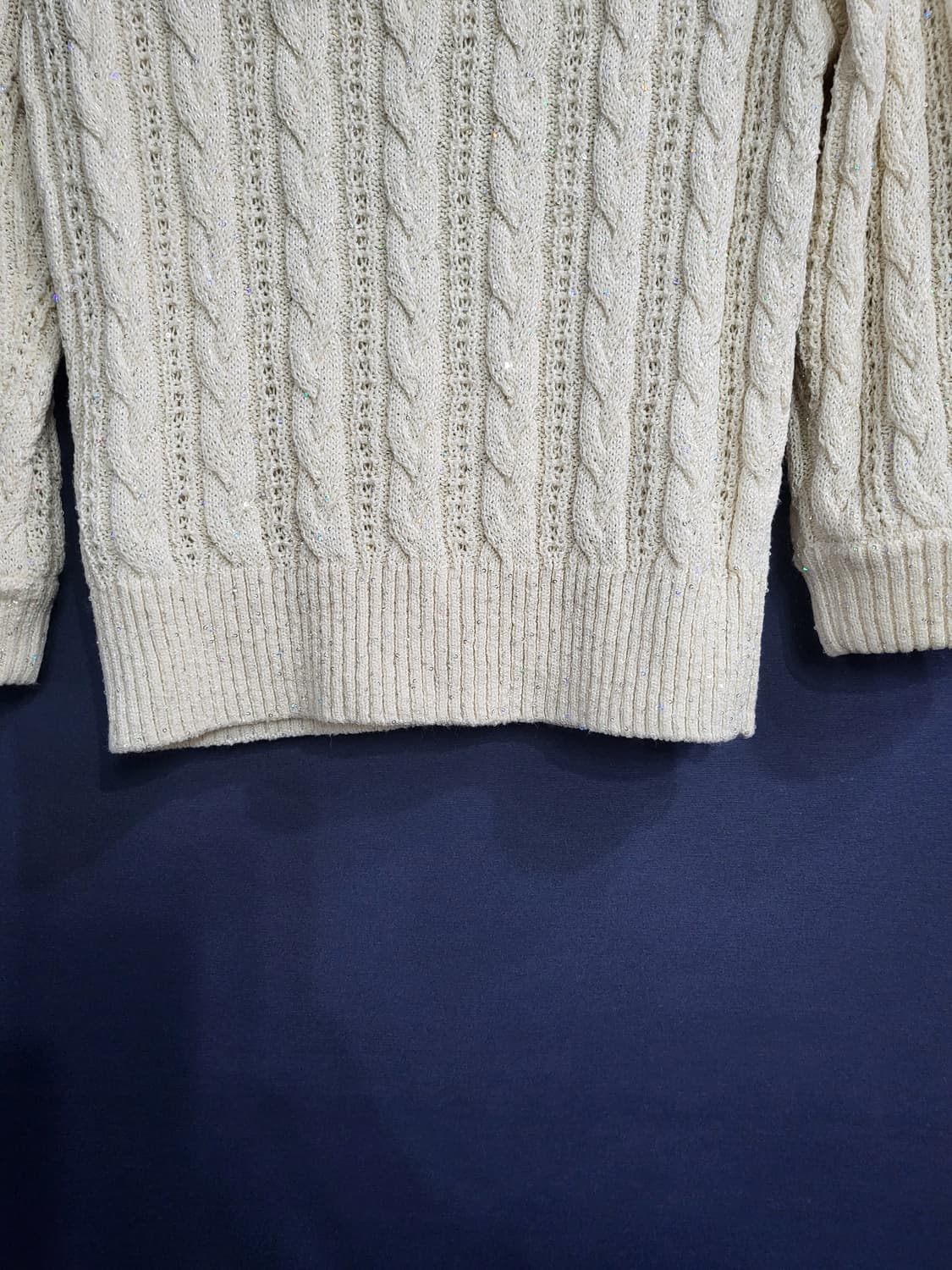 한섬 오브제 시퀸 프릴 니트탑 상품이미지9