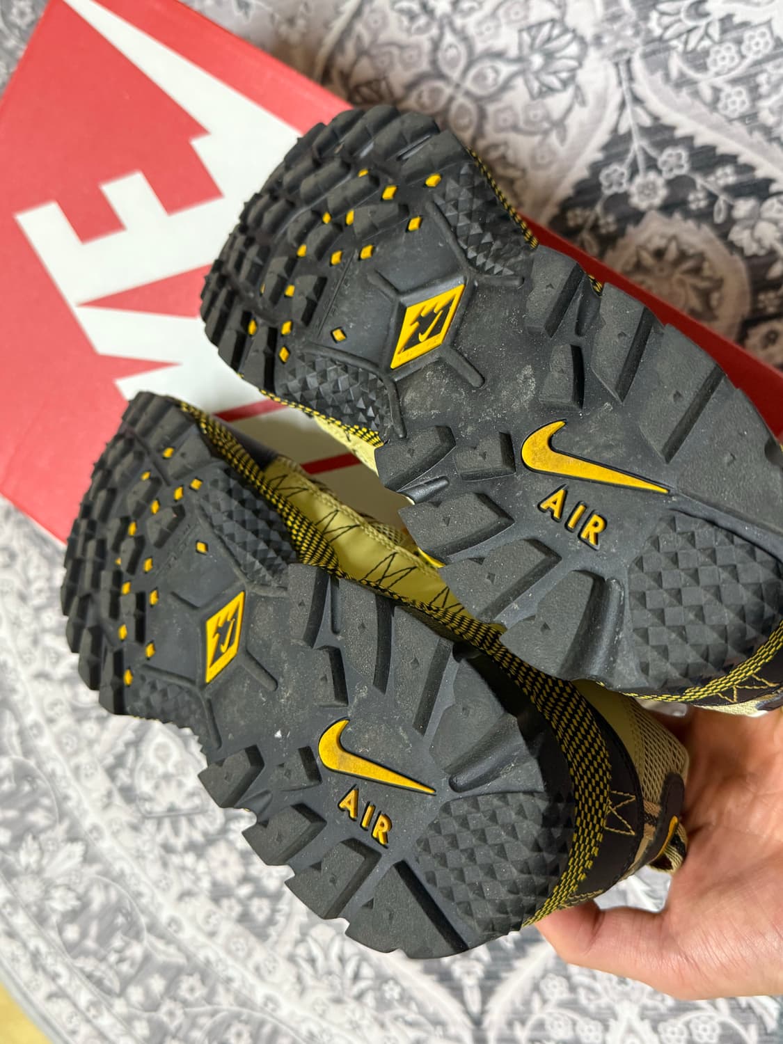 [풀박스] 나이키 에어 휴마라 위트 그래스 270사이즈 처분! 상품이미지4