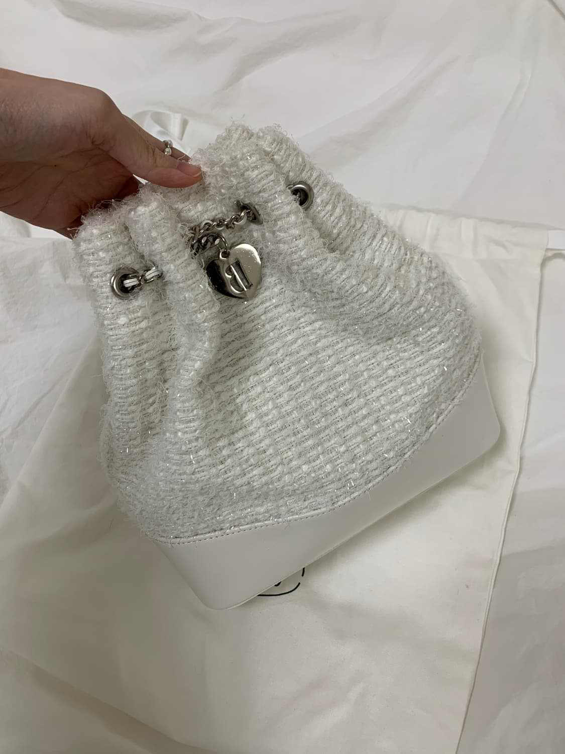 더바넷 트위드 드로우스트링 체인 백팩 _ 아이보리 상품이미지9