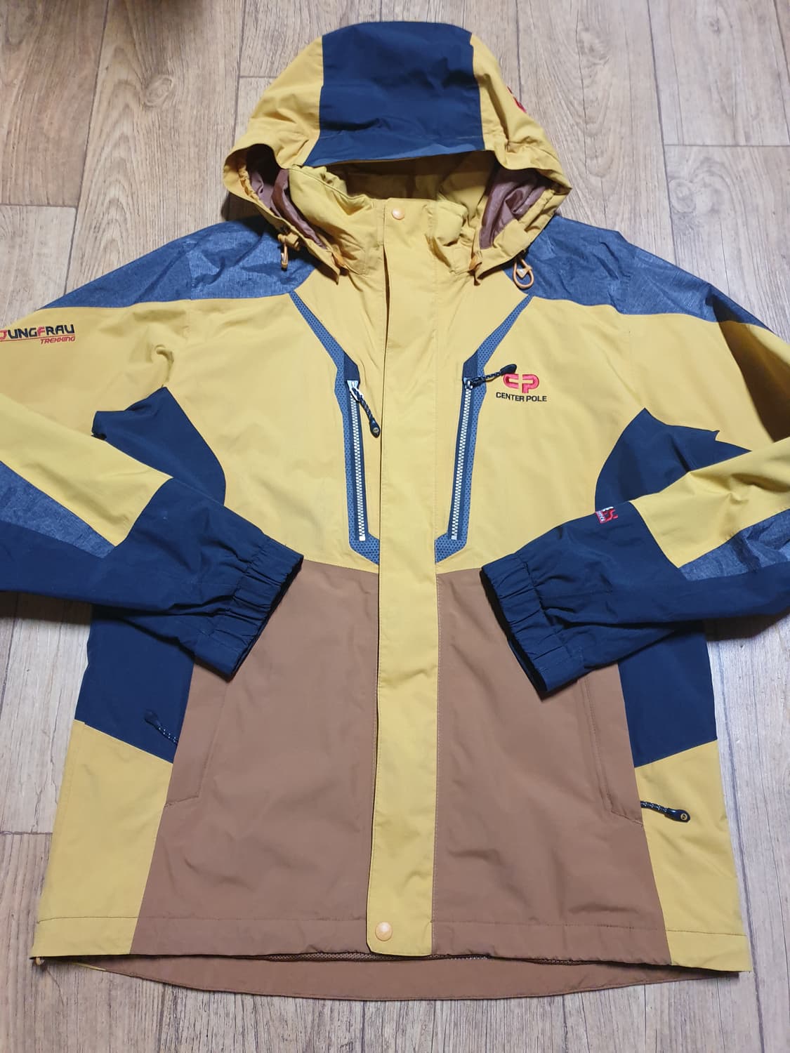 1094 센터폴 아웃도어 바람막이 100 사이즈입니다 상품이미지2