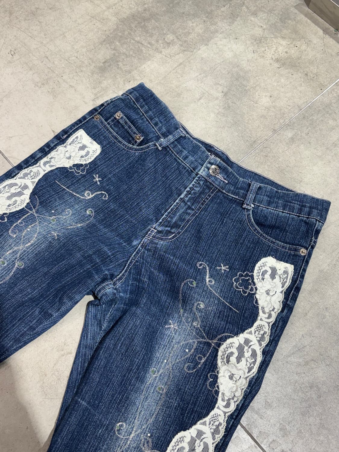레이스 자수 부츠컷 데님 팬츠 상품이미지4