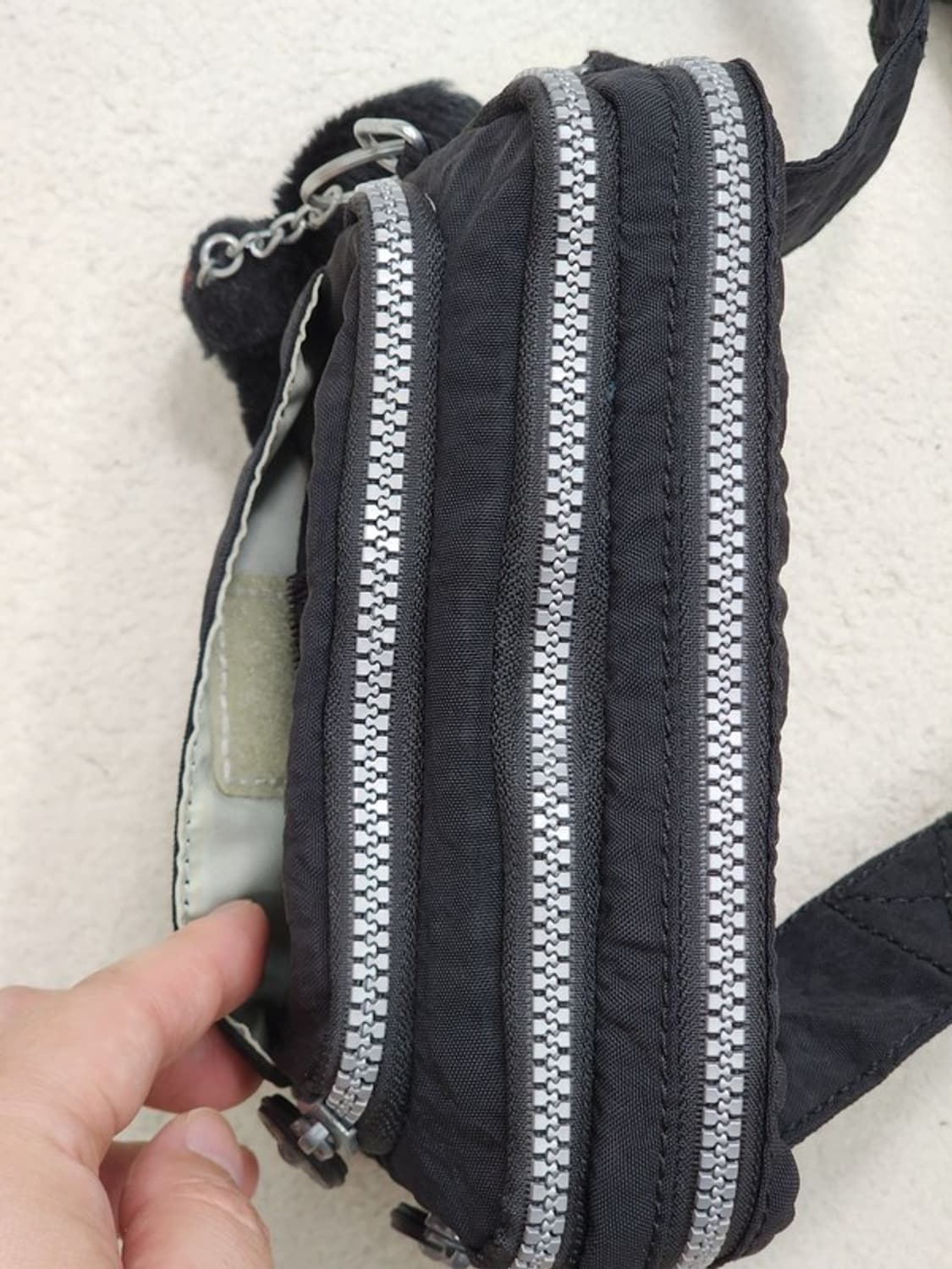 KIPLING 블랙 미니 힙색+크로스 2way 상품이미지4