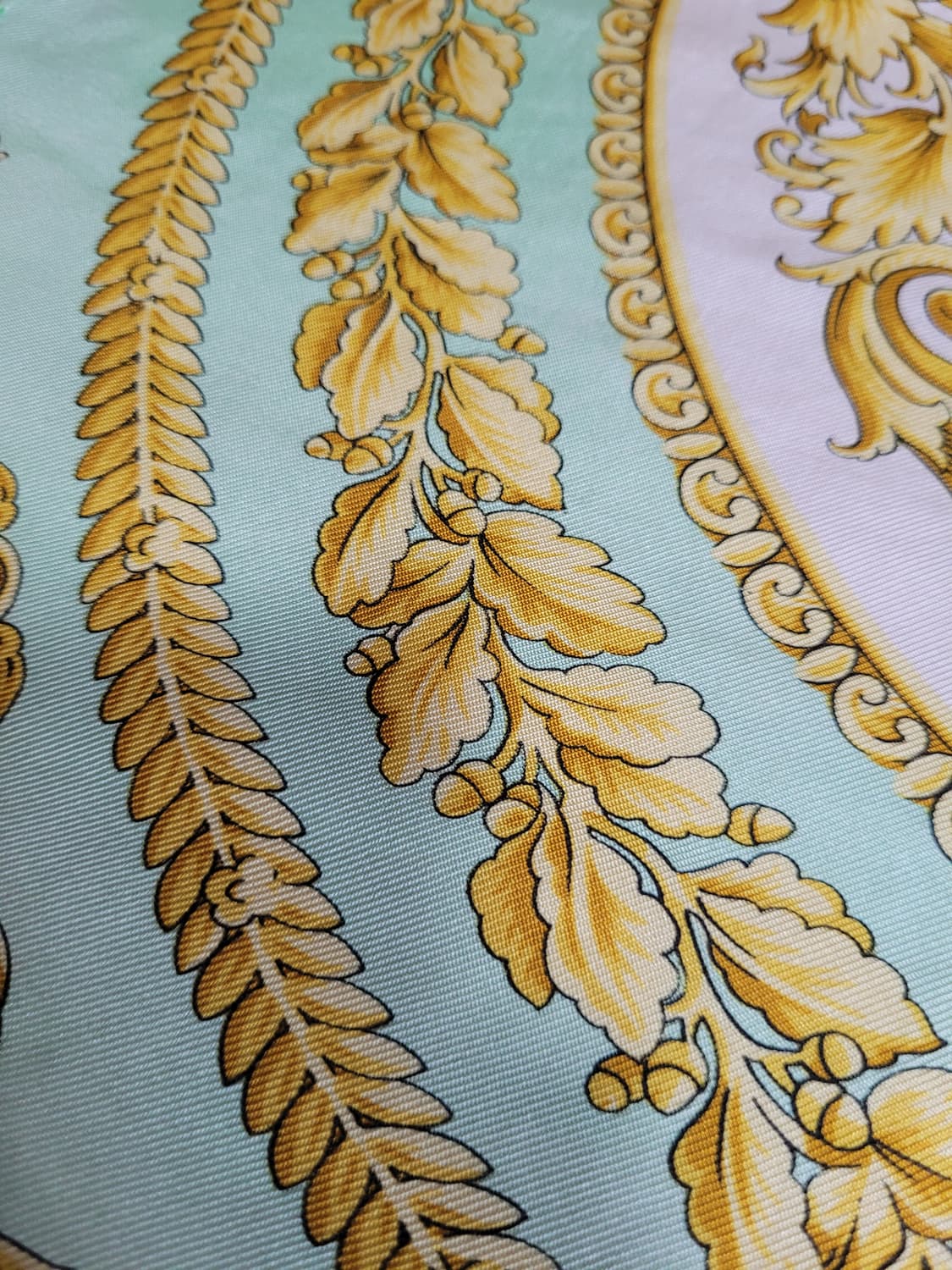 정품 베르사체 실크 스카프 상품이미지5