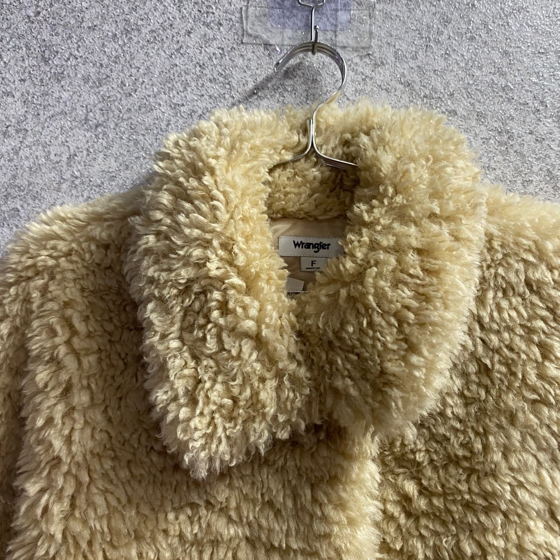 랭글러 베이직 인조모피 크롭 자켓 B4088 상품이미지3