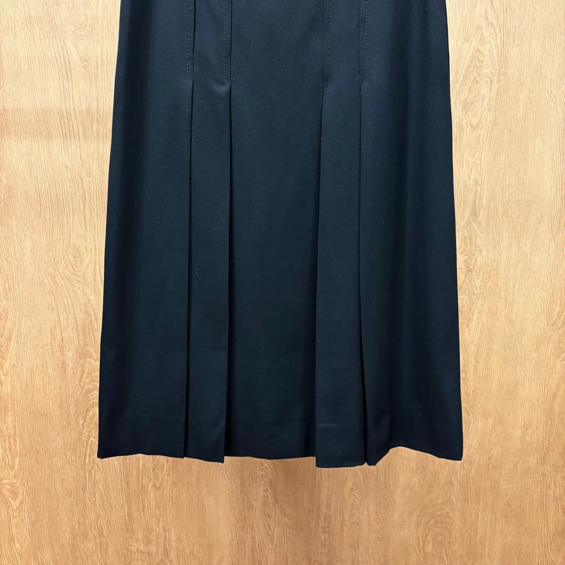 셀린느 미디 스커트 플리츠 패널 허리 메탈 가죽 믹스 체인 디테일 블랙 상품이미지5