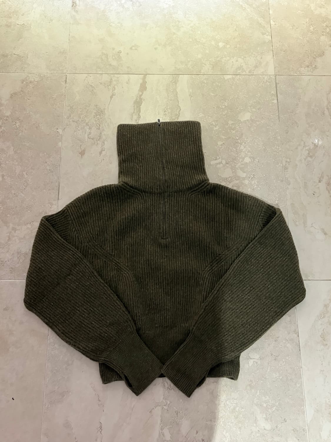 다이애그널 세일러 하프집업 니트 카키 상품이미지2