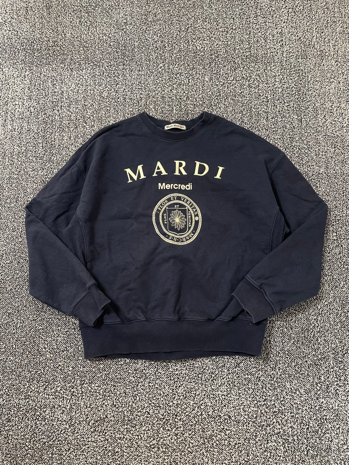 빈티지9. 마르디메크르디 센터 빅 스펠 로고 맨투맨 스웻셔츠 네이비 상품이미지1