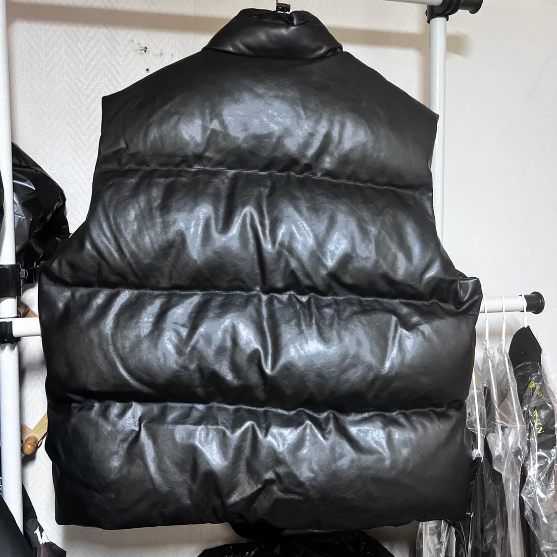 LOWEL 오버핏 레더 패딩조끼 상품이미지3