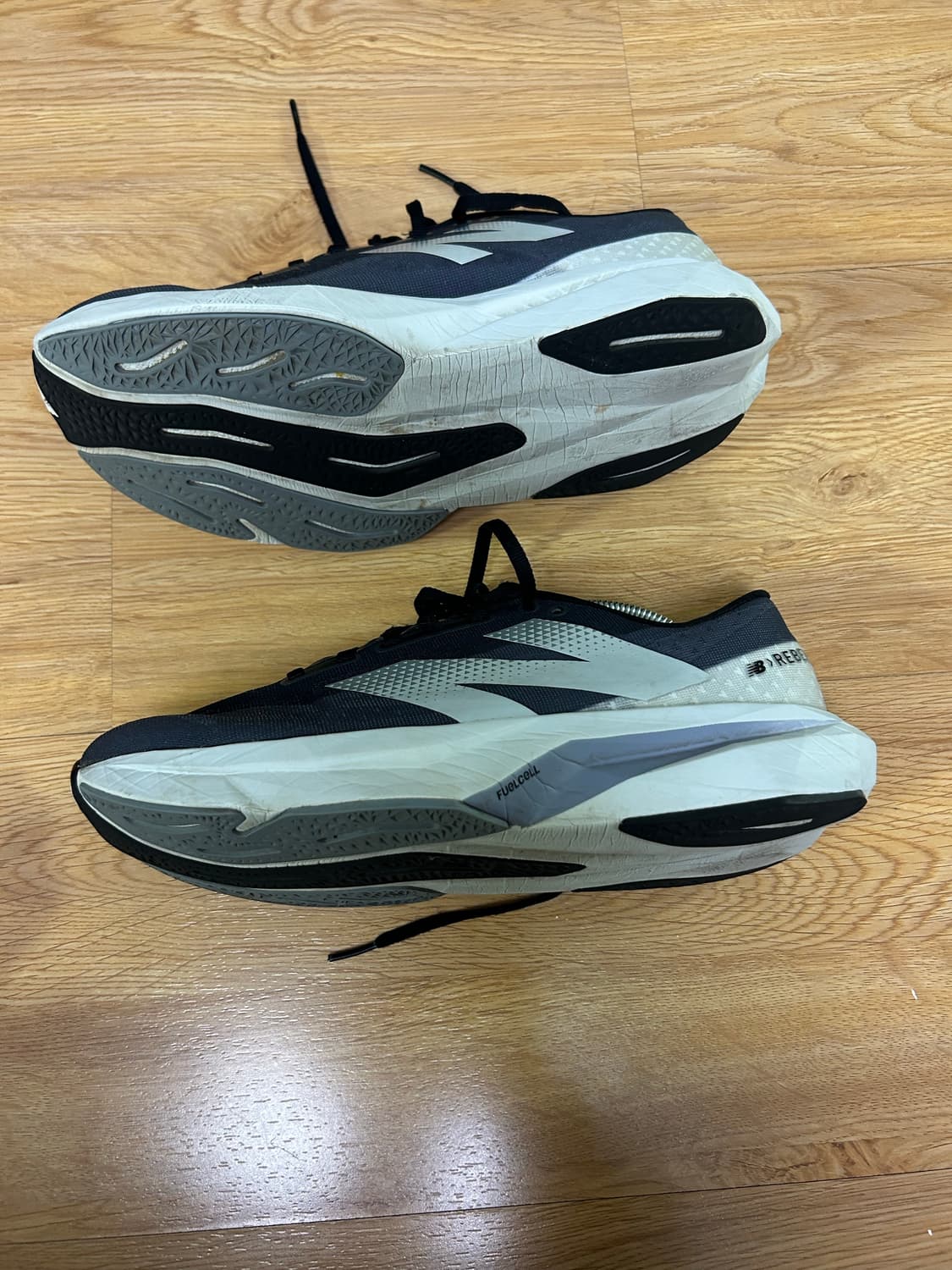 뉴발란스 퓨어셀 레벨4 네이비 275 팝니다 상품이미지3